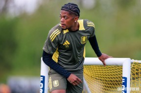 包含英超赛程吃紧，阿斯顿维拉今夜再遭质疑，管理层满意，年轻球员得到机会的词条